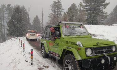 jeep safari in winter auli