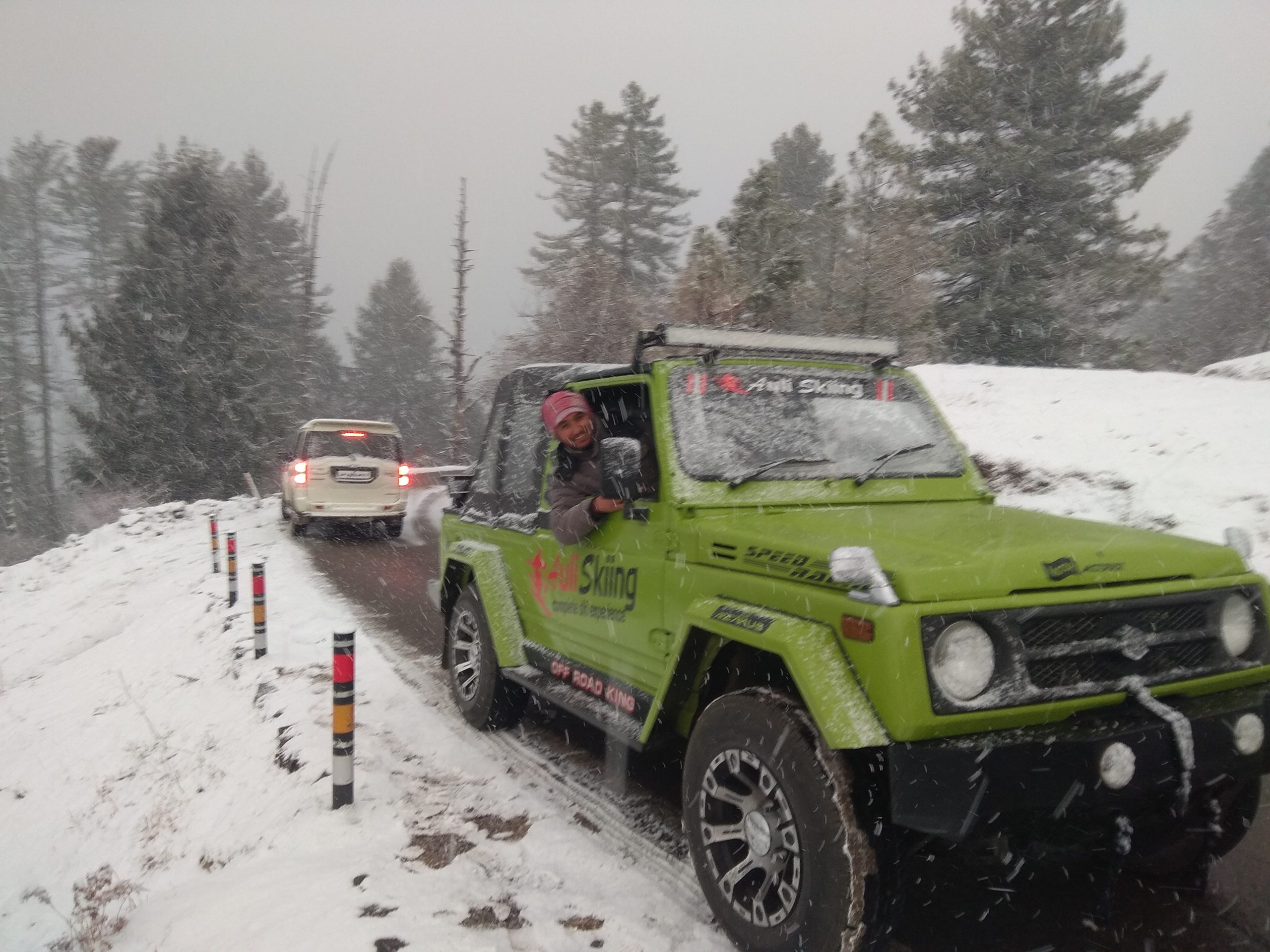 jeep safari in winter auli