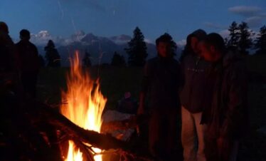 winter campfire music trek kuaripass