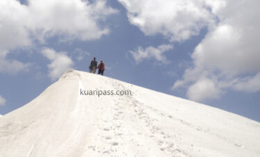 kuaripass winter luxury trek
